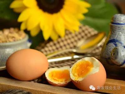 生吃鸡蛋 生吃鸡蛋导致营养不良 盘点4类食物不能生吃