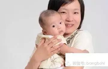 充气娃真人实体示范 真人示范，抱娃应当这样抱！98%爸妈都做错了！