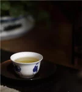 静看光阴荏苒 听：在光阴里，静享一人一茶