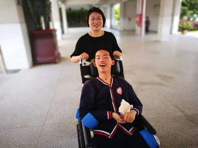 家长和孩子一起讲故事 家长工坊：爱孩子，就给他讲故事