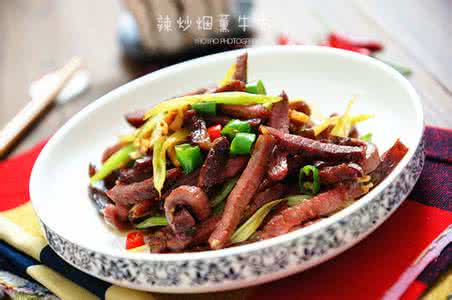 湖南湘乡特大杀人案 一碟充满湘乡味道的湖南特色菜---辣炒烟薰牛肉