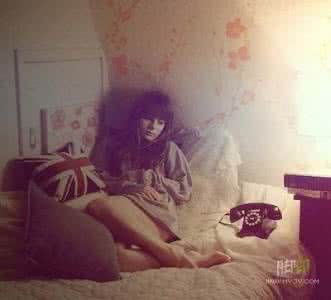 电梯里被陌生人吸奶 卧室里躺着一个陌生人