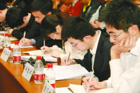 第一个吃螃蟹的人 大学生【你真的会吃螃蟹吗？】