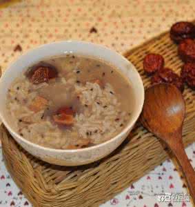 小米芝麻红枣粥 芝麻红枣粥
