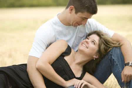 拥抱你内心的少女 4种拥抱方式暴露男人内心