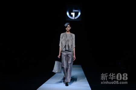 阿玛尼奢华晶漾唇膏 中性风依旧 阿玛尼2013奢华春夏配饰