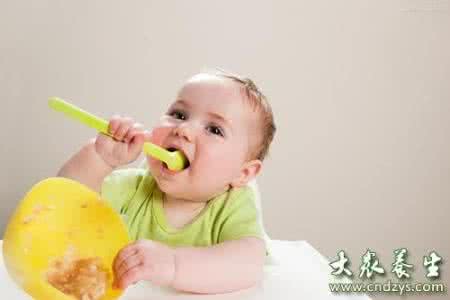 宝宝发育缓慢怎么办 宝宝吃饭很慢怎么办
