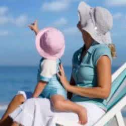 胎儿八个月肚子里图片 怀里心里 你在我肚子里10个月，在我怀里3年，却在我心里一辈子！