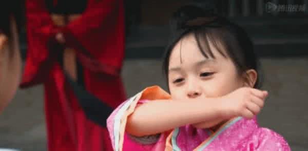 孙俪给女儿画像 孙俪给女儿画像 天冷了,给女儿这样穿,比小芈月还要美哦~
