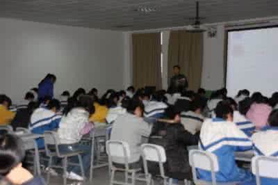 浅谈多媒体教学的优势 浅谈多媒体教学的优势 浅谈多媒体教学在语文课中的应用