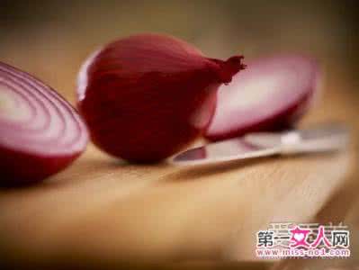 洋葱泡红酒的惊人疗效 洋葱——你所不知的惊人功效