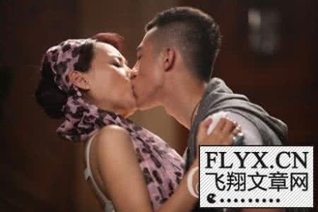 不坚强 软弱给谁看 男人伪装坚强，只是害怕女人会发现他软弱