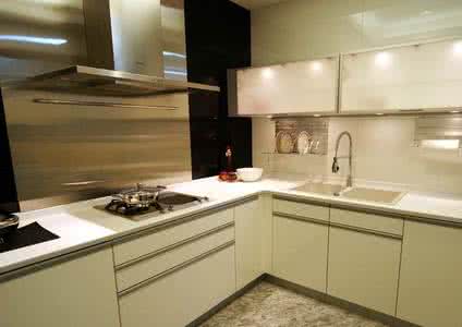 厨房实木橱柜去油腻 厨房实木橱柜去油腻 让厨房干净无油腻 抽油烟机的清洁保养方法