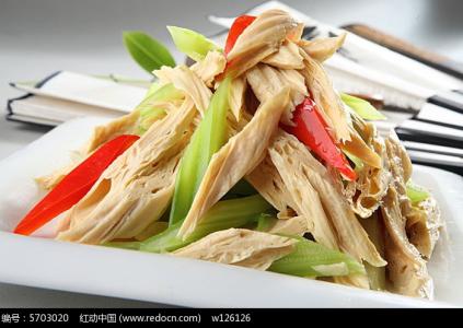 西芹拌木耳 西芹腐竹拌木耳