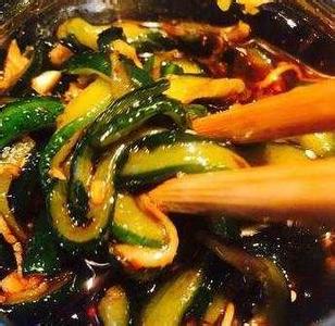腌黄瓜咸菜的做法 黄瓜的做法 夏天多吃腌黄瓜清热解毒
