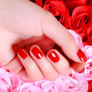 红色指甲油怎么涂好看 夏季红色指甲油这么涂最好看
