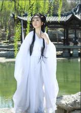 花开两朵 天各一方 寻一方水湄，幽悠花开