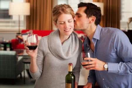 和男人聊天话题 一对夫妻聊到外遇的话题，男人该看，女人一定要看！