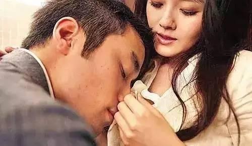 别人评论99是什么意思 当女人的那个地方被别人吸...看完99 .99%的人都落泪了!