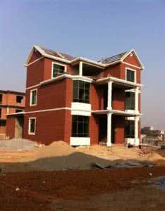 三层别墅设计图 农民夫妇努力借钱 终于在乡下建三层洋别墅