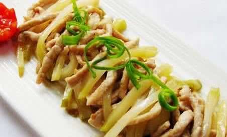 榨菜肉丝汤 经典名菜：榨菜肉丝的做法，脆爽美味，肉香咸鲜。
