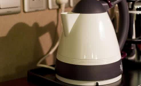 电水壶水垢怎么去除 电水壶水垢的去除方法 生活一点通 去除电水壶水垢有妙招