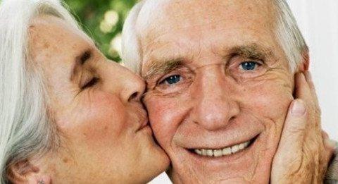 中年怎样预防老年斑 中年怎样预防老年斑 应怎样来有效预防老年斑