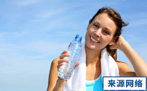 运动完多久可以喝水 运动完多久可以喝水 运动后多久喝水?喝什么水最好?