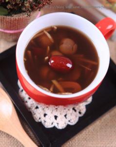 桂圆肉泡水喝的功效 吃桂圆能防子宫癌 桂圆肉泡水喝怎么样