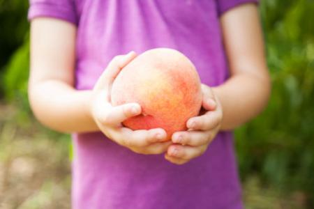 男人吃快餐 经常吃快餐 常吃快餐的人一定小心这种癌
