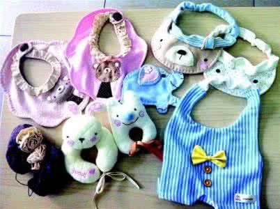 折纸可爱小鞋子 宝宝的可爱格子布艺小鞋子diy图解教程