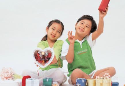 小孩假性近视按摩治疗 治疗假性近视 专家：手部按摩可防治宝宝假性近视