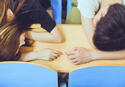 妹子不主动找我聊天 学会这些聊天技巧，妹子主动会把自己送给你。