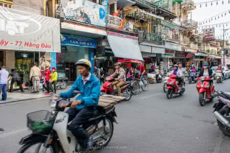 走过了天津的大街小巷 走在河内的大街小巷