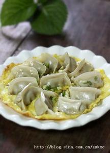 速冻饺子做锅贴的做法 蛋皮锅贴的做法（用速冻饺子做美味煎饺的两个要点）
