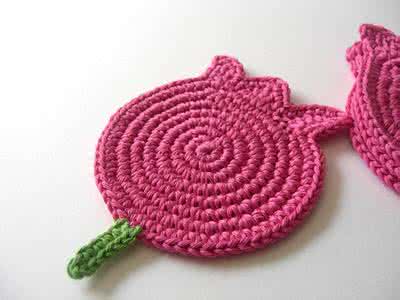 如何用棒针编织杯垫 不用钩针和棒针编出的小杯垫，太惊喜了！