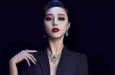 脸型和衣领 脸型与衣领搭配 别总说自己脸型不好，你选对衣领了吗？