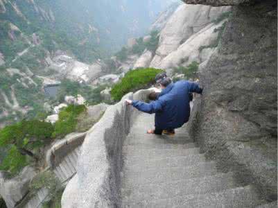 上山三条腿下山四条腿 上山三条腿下山四条腿 什么东西上山四条腿？