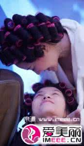 许晴片场和导演玩亲亲 许晴片场玩亲亲 家庭医生时代来临 亲亲健康助力其发展