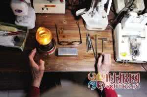 防止眼镜往下掉小窍门 眼镜使用小窍门：DIY调架和日常维修技巧