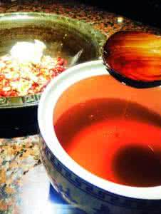 安化黑茶 安化黑茶挽救重庆y火锅,底料,黑茶火锅油,红汤茶火锅制作。