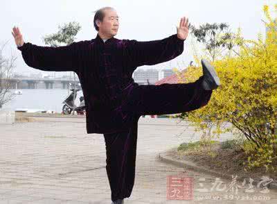 太极拳练习腰功的详细讲解视频