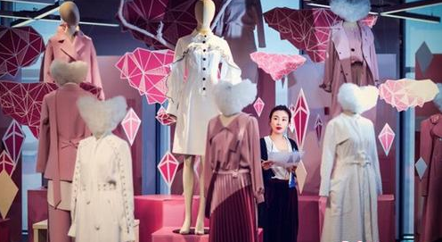 80后女海归刘俐俐 80后海归辣妈不得了，连开四家店火爆帝都，成为闺蜜们最爱的秘密花园。