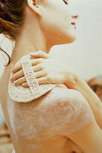 皮肤干燥用什么沐浴露 冬日沐浴六窍门助你摆脱干燥皮肤