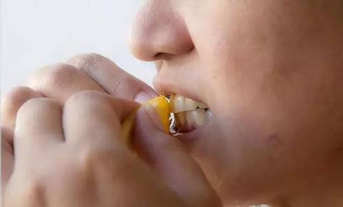 女子坚持吃香蕉一个月 惊呆！她每天坚持吃一根香蕉，一个月后竟然变这样了……