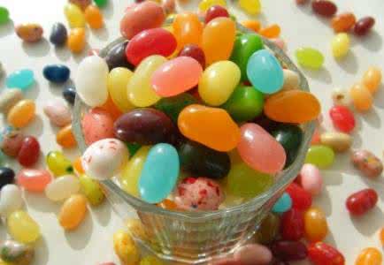 六个盘子中各放一块糖 一块糖轻松搞定7疾病