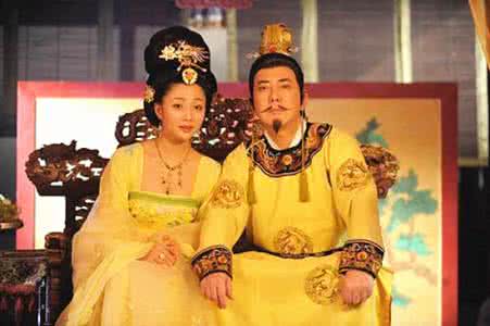 杨贵妃和唐玄宗 唐玄宗与杨贵妃 唐玄宗为何如此宠爱杨贵妃？杨贵妃有何特点