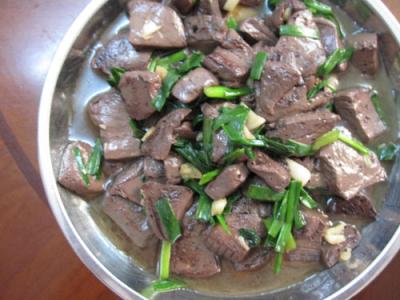 大葱炒鸭血 葱香鸭血
