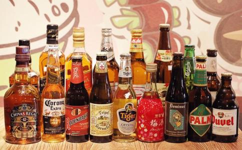 洋酒啤酒混着喝 和牛海鲜蟹壳烧,啤酒洋酒小烧烤,这家店白天是"东京"晚上是"望京"