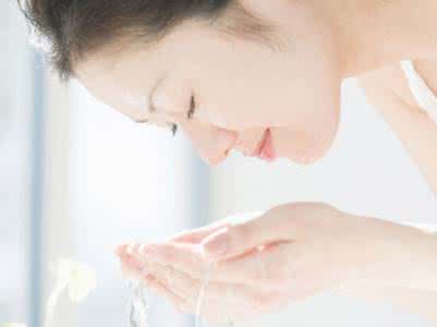 橄榄油去皱纹正确步骤 教你正确洗脸没皱纹